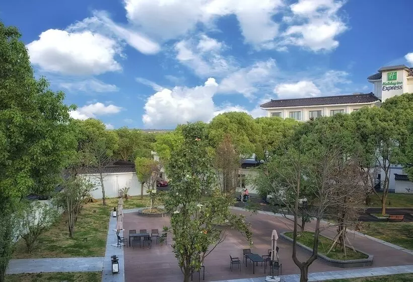 Hotelli Holiday Inn Express Suzhou Zhouzhuang Ancient Town By Ihg