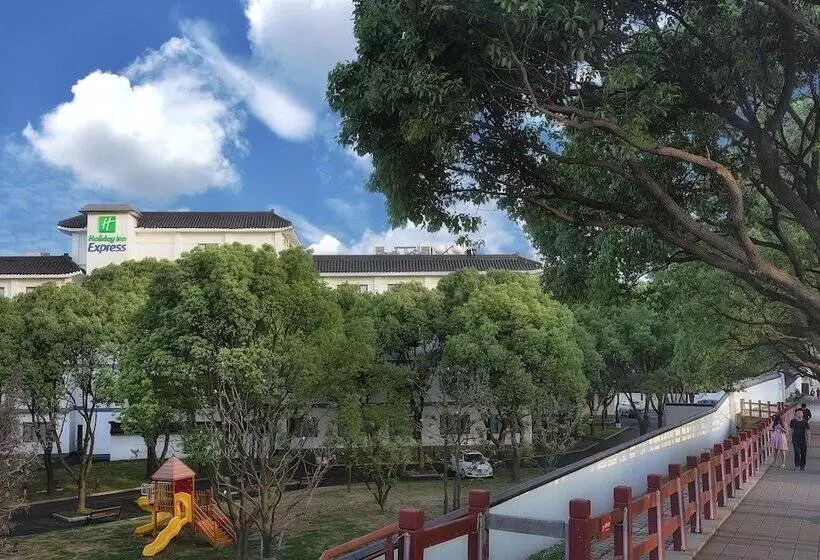 Hotelli Holiday Inn Express Suzhou Zhouzhuang Ancient Town By Ihg