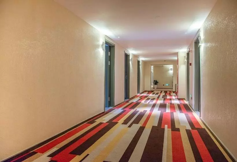 ホテル Ibis Luoyang Baolong Square