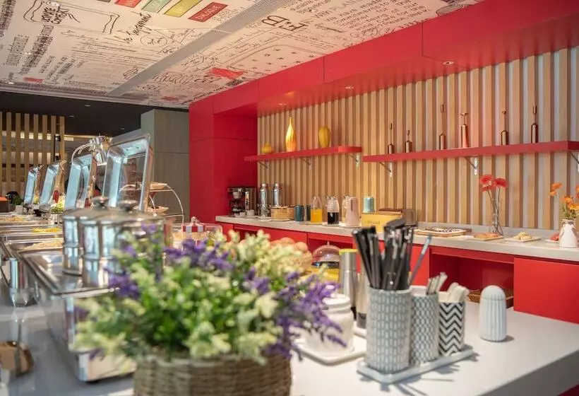 ホテル Ibis Luoyang Baolong Square