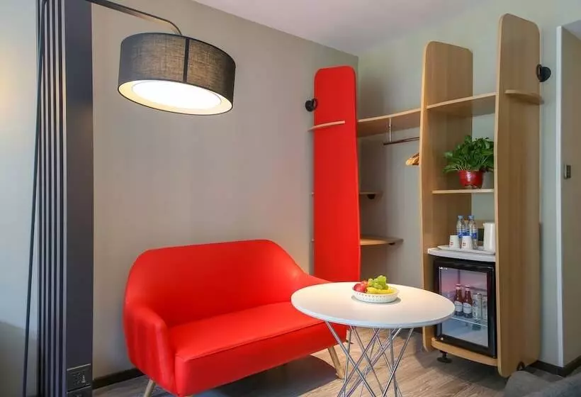 ホテル Ibis Luoyang Baolong Square