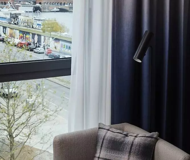 ホテル Indigo Berlin East Side Gallery