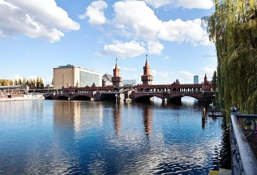 ホテル Indigo Berlin East Side Gallery