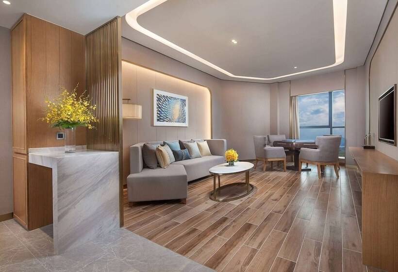 호텔 Ramada Plaza Fuxian Lake