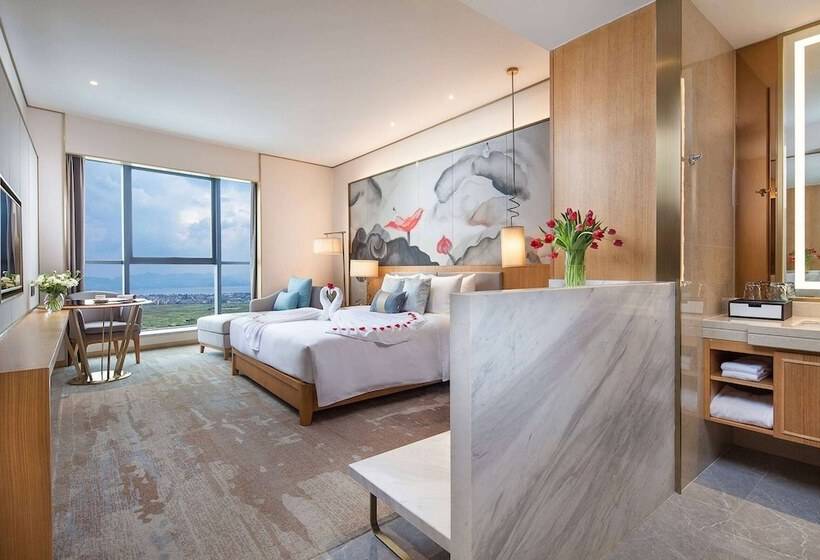 호텔 Ramada Plaza Fuxian Lake