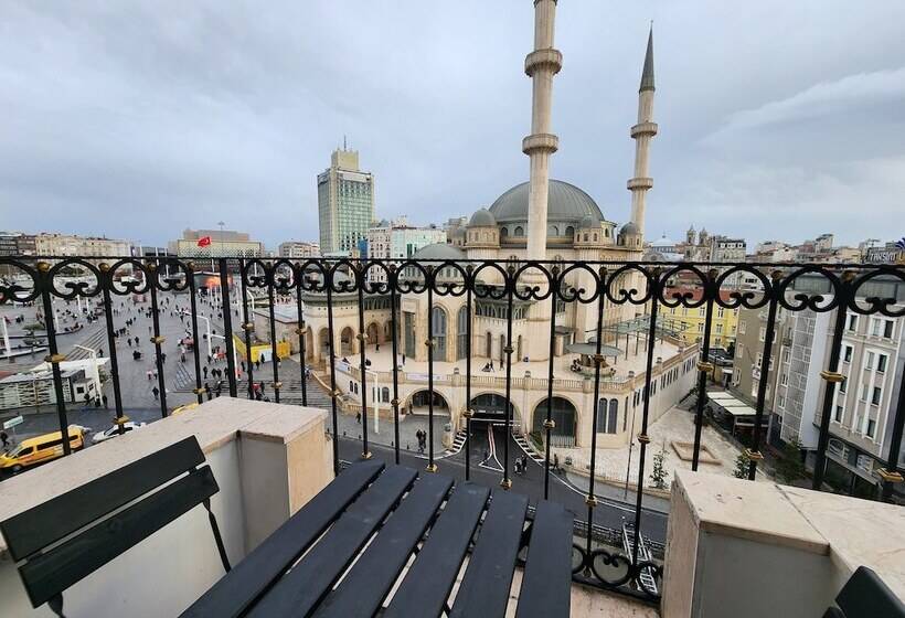 ホテル Taksim Landhouse