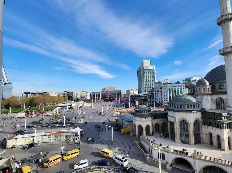 هتل Taksim Landhouse