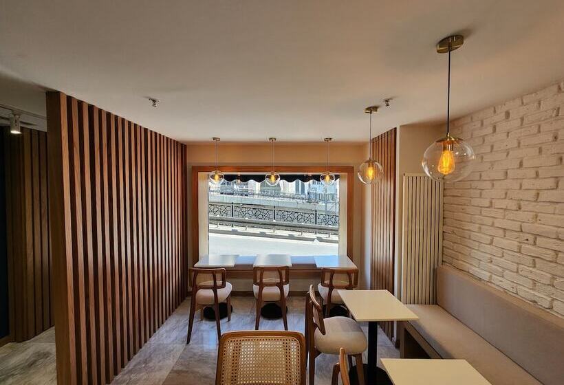 ホテル Taksim Landhouse