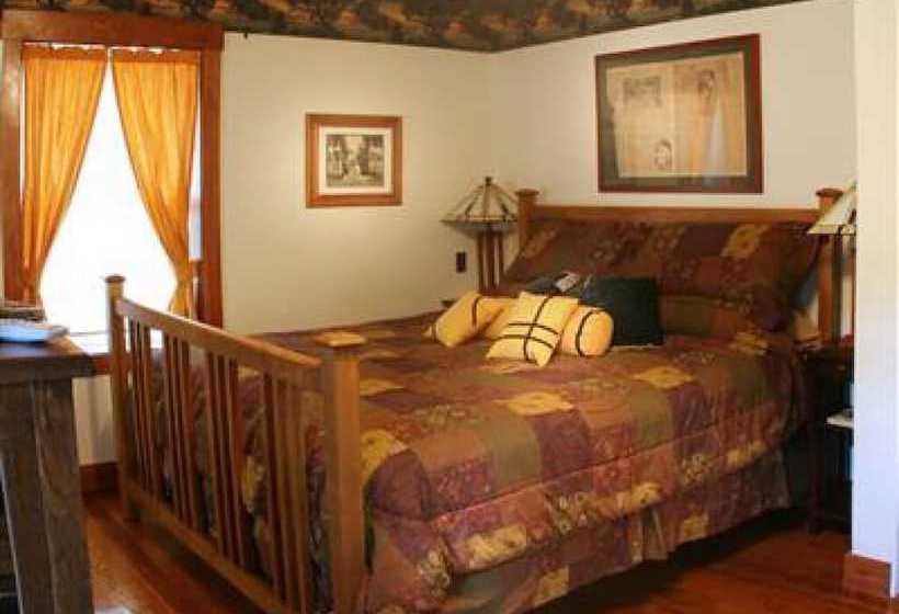 Bed and Breakfast Anniversary House