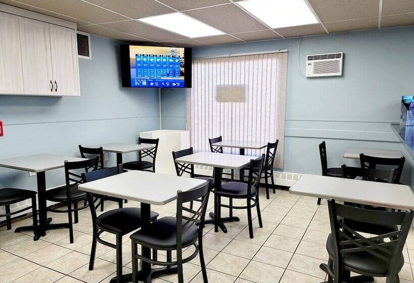 בית מלון כפרי Canadian Motor Inn