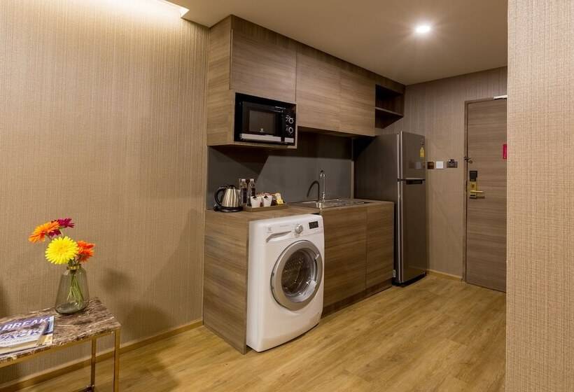 בית מלון כפרי Glow Sukhumvit 5