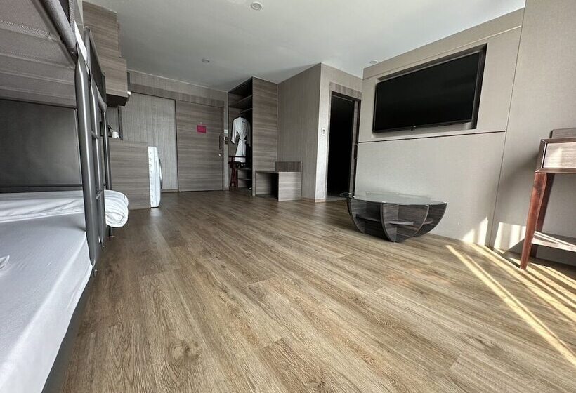 בית מלון כפרי Glow Sukhumvit 5