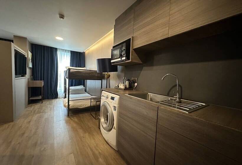 בית מלון כפרי Glow Sukhumvit 5