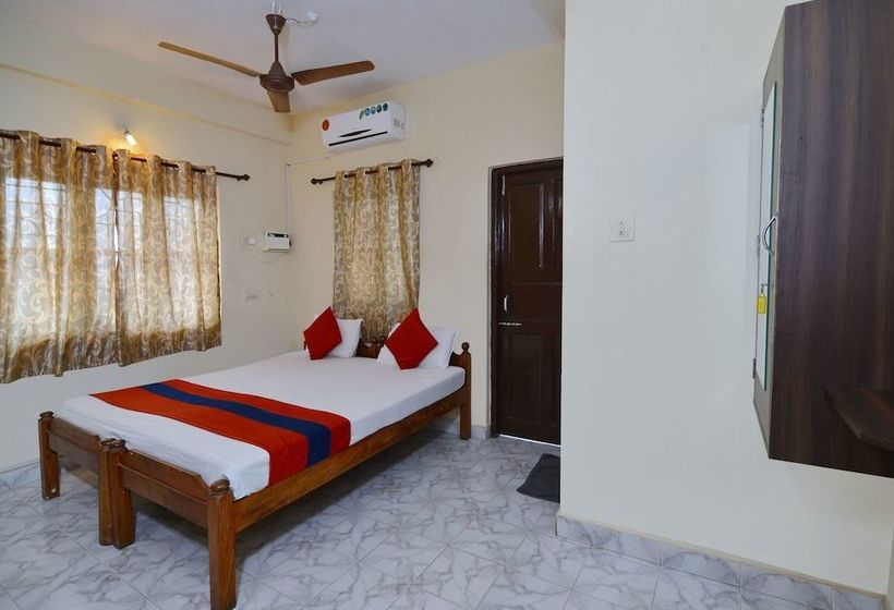 فندق Traveller Guest House (tito’s Lane)