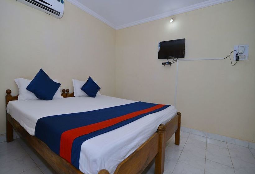 فندق Traveller Guest House (tito’s Lane)