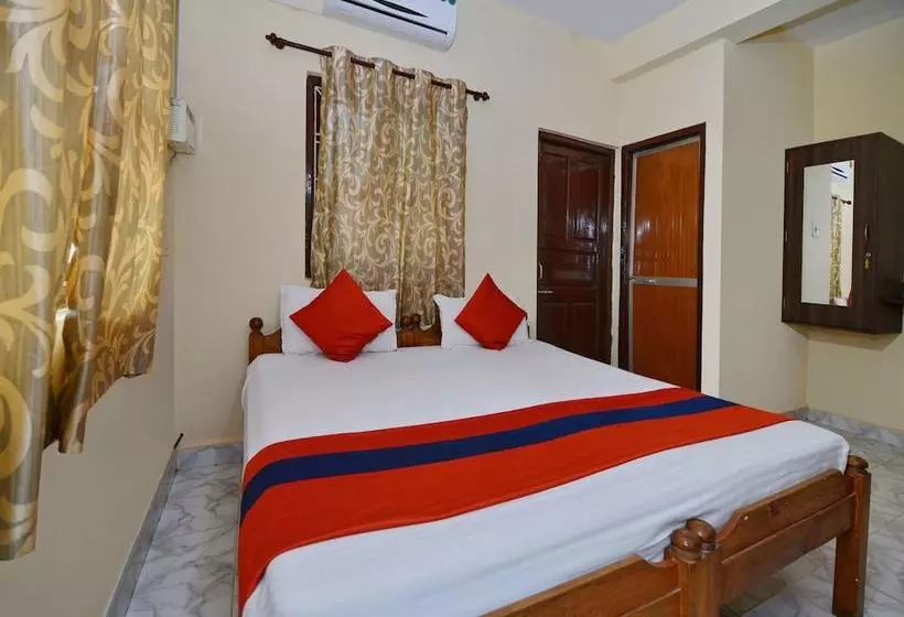 ホテル Traveller Guest House (tito’s Lane)