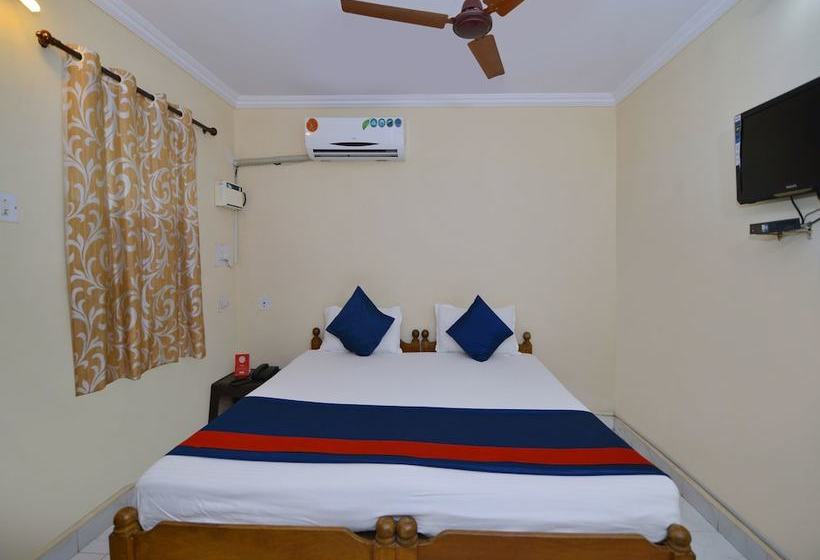 فندق Traveller Guest House (tito’s Lane)