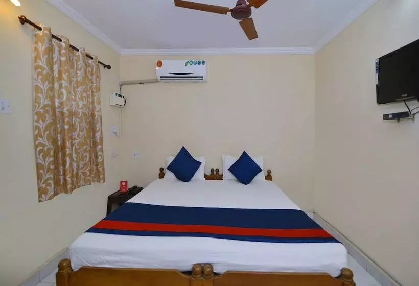 ホテル Traveller Guest House (tito’s Lane)