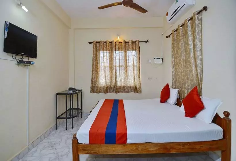 ホテル Traveller Guest House (tito’s Lane)