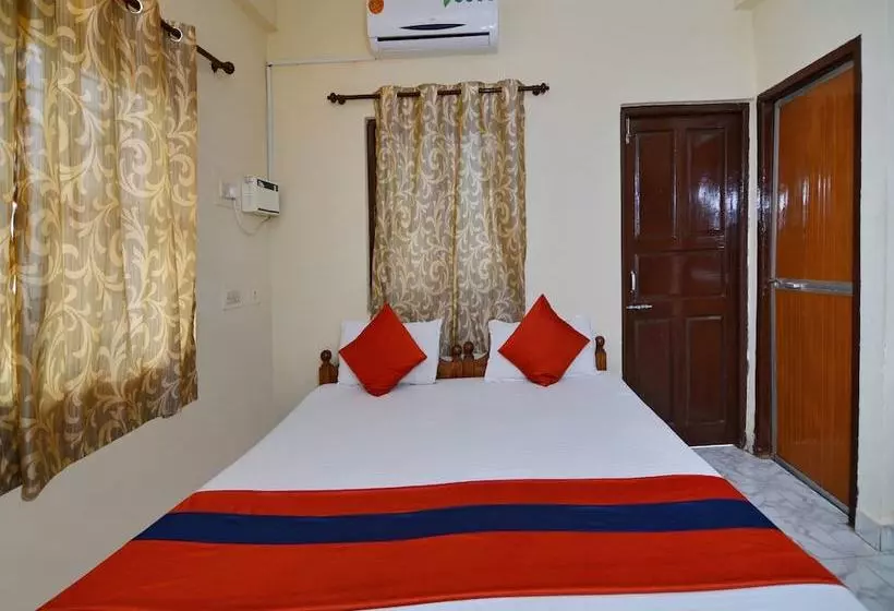 ホテル Traveller Guest House (tito’s Lane)