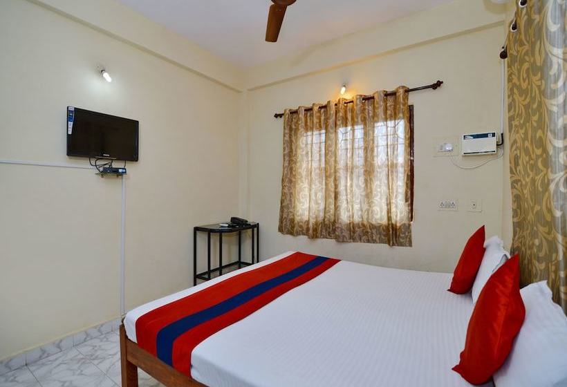 فندق Traveller Guest House (tito’s Lane)