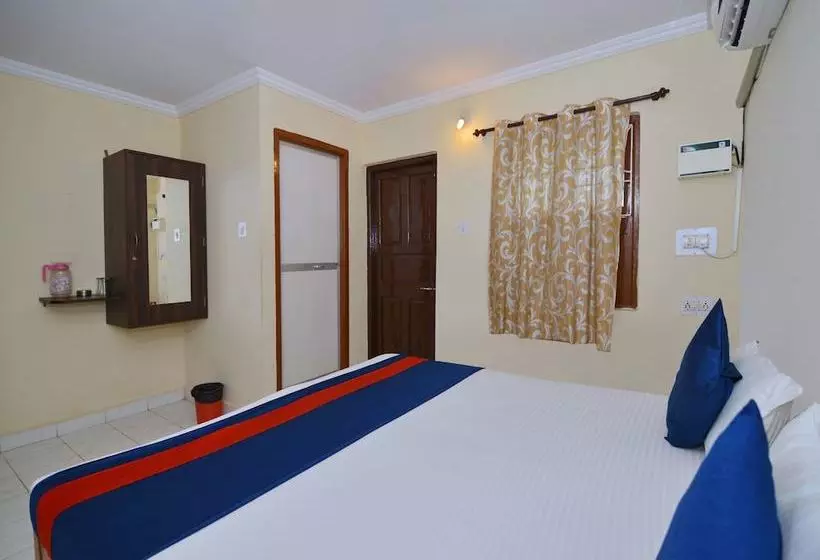 ホテル Traveller Guest House (tito’s Lane)