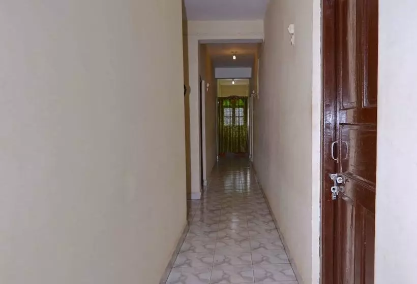 ホテル Traveller Guest House (tito’s Lane)