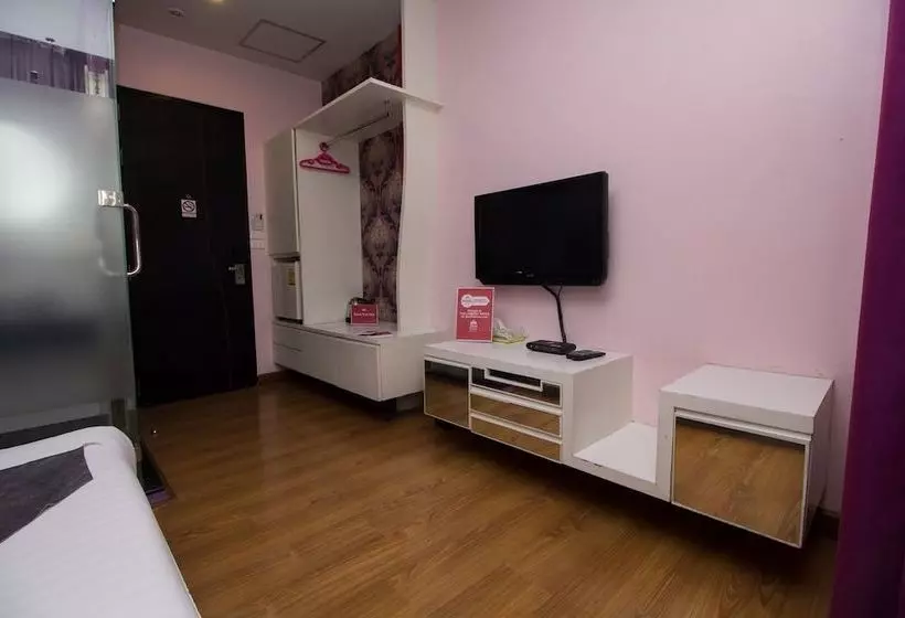 ホテル Zen Rooms Basic Glitz Bangkok