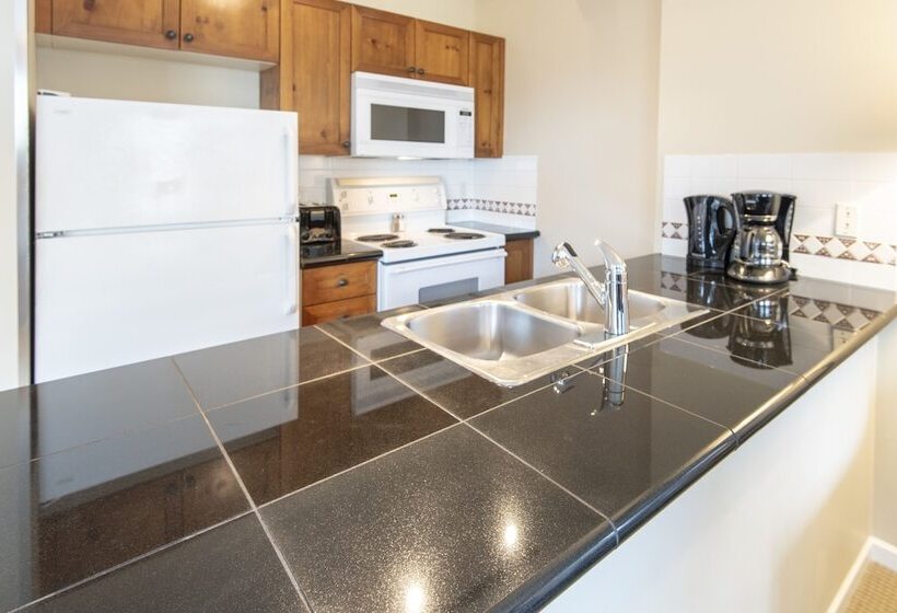 Whistler Town Plaza By Latour Hotels And Resorts