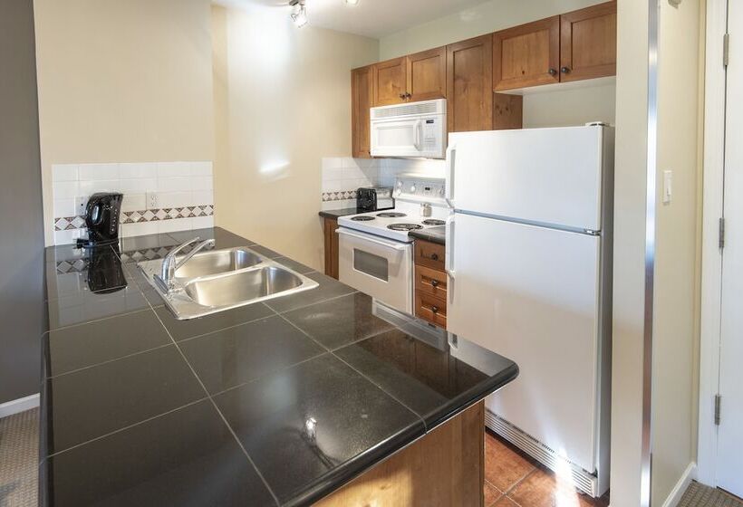 Whistler Town Plaza By Latour Hotels And Resorts