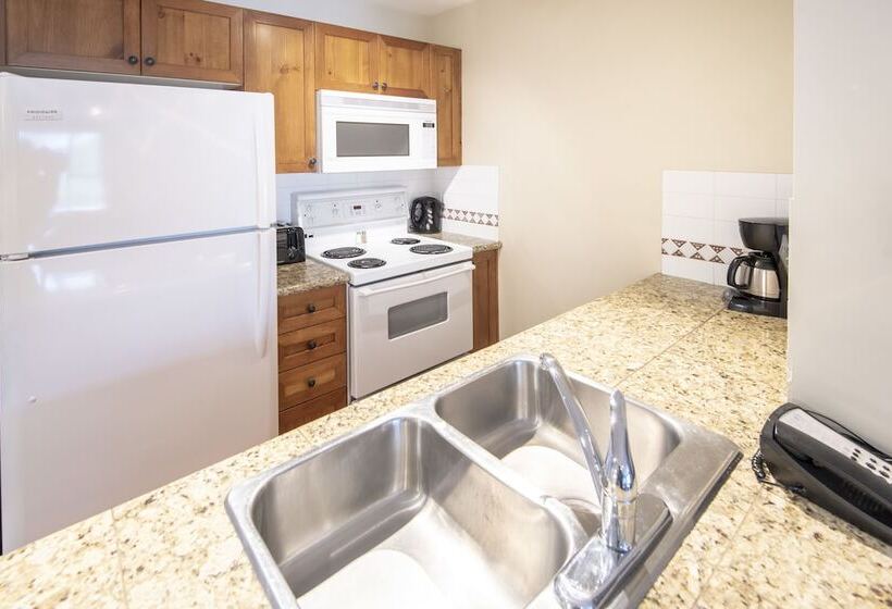 Whistler Town Plaza By Latour Hotels And Resorts