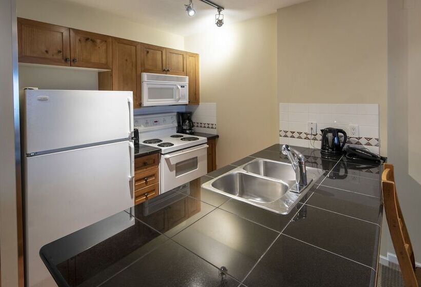 Whistler Town Plaza By Latour Hotels And Resorts