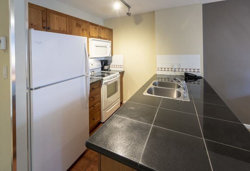 Whistler Town Plaza By Latour Hotels And Resorts