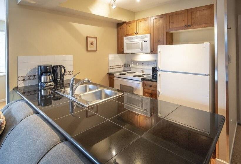 Whistler Town Plaza By Latour Hotels And Resorts