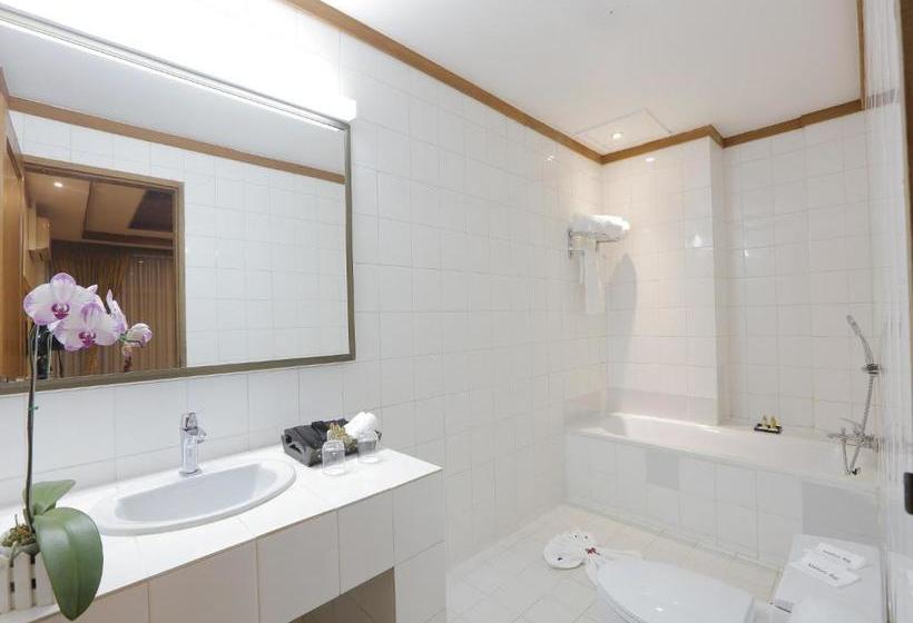 Amazing Kengtong Resort