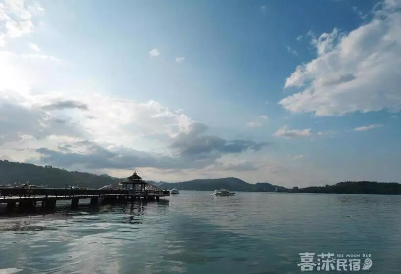 تختخواب و صبحانه See Moon Homestay