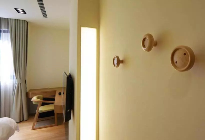 تختخواب و صبحانه See Moon Homestay