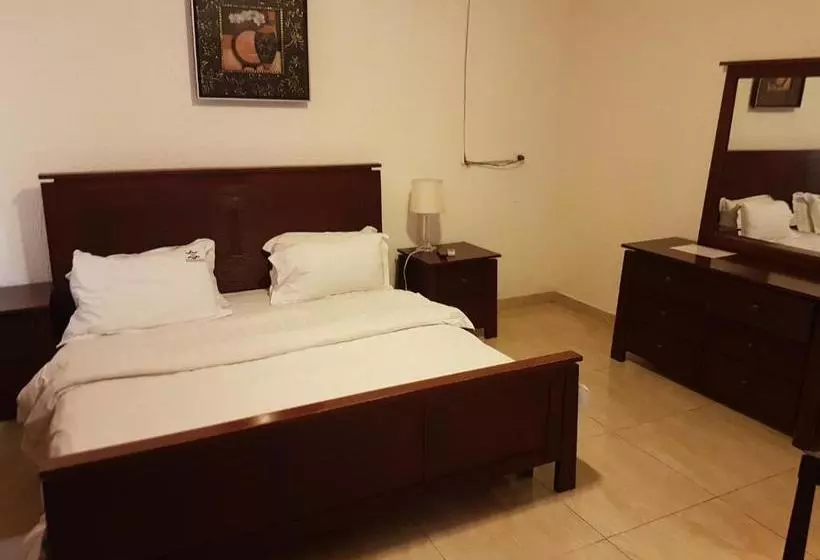 مسافرخانه Royal Hotel