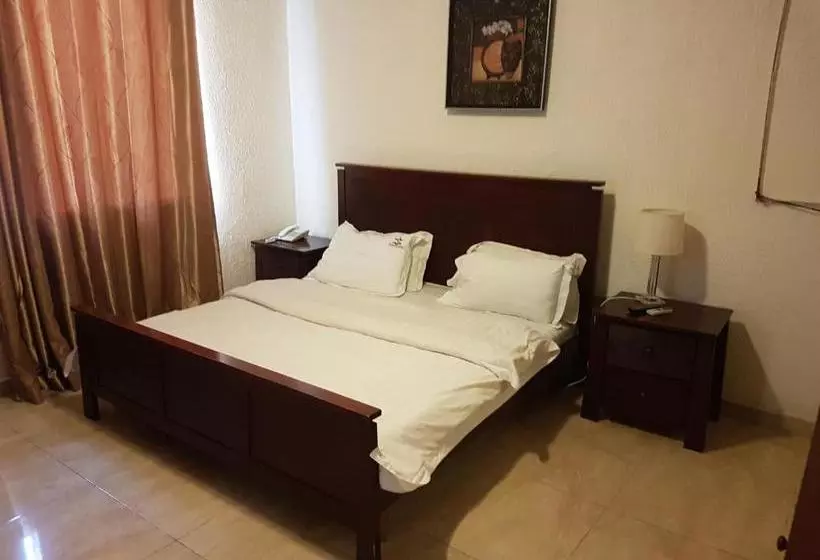 مسافرخانه Royal Hotel