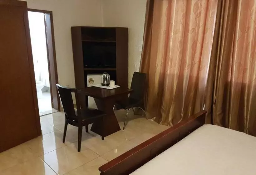 مسافرخانه Royal Hotel