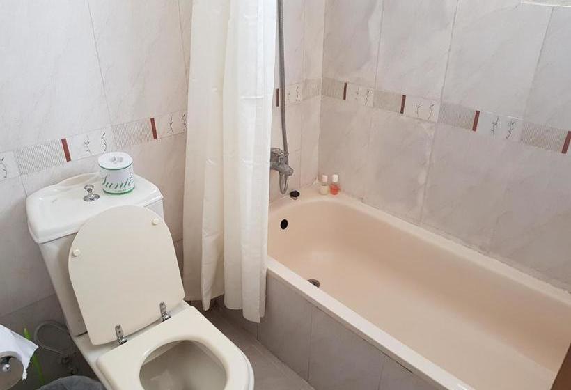 فندق فئة نجمة واحدة Royal Hotel