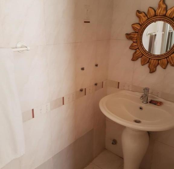 فندق فئة نجمة واحدة Royal Hotel