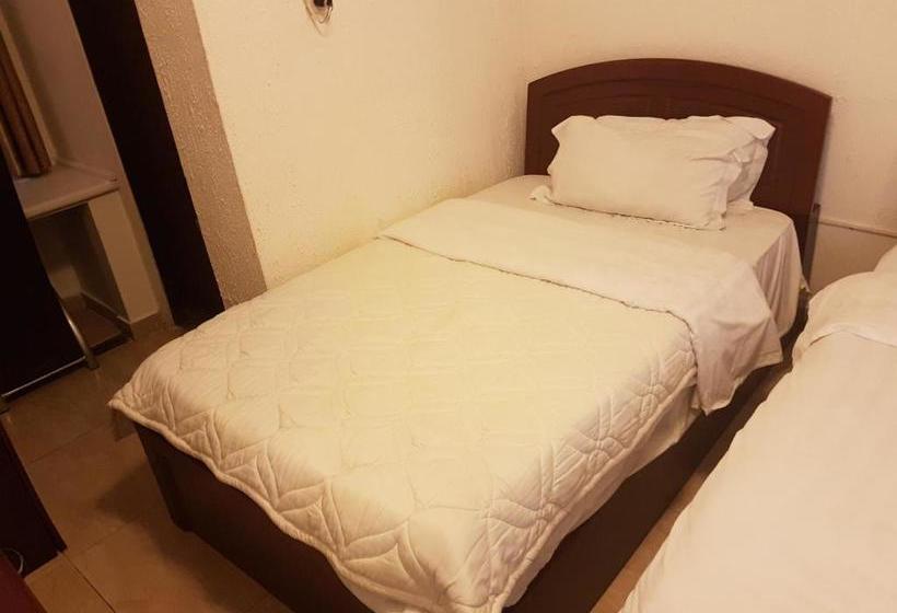 فندق فئة نجمة واحدة Royal Hotel