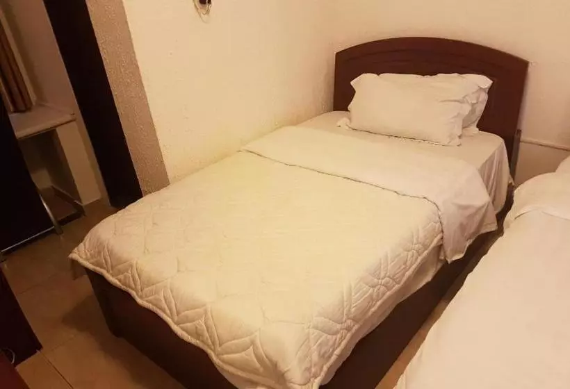 مسافرخانه Royal Hotel