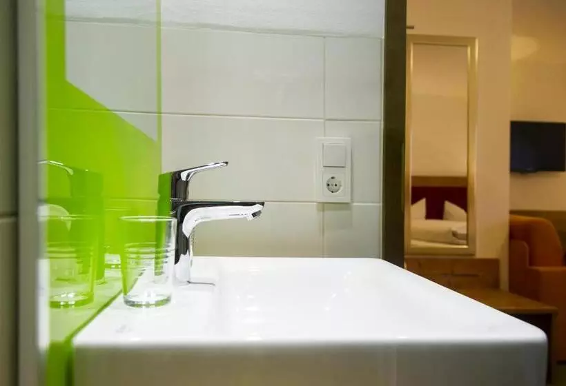 Hotelli Gasthaus Zum Hirschen