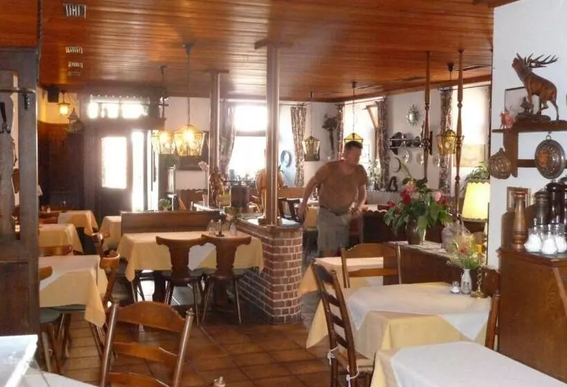 Hotelli Gasthaus Zum Hirschen