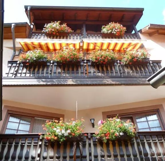 Hotelli Gasthaus Zum Hirschen