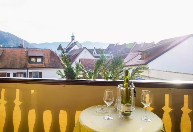 Hotelli Gasthaus Zum Hirschen