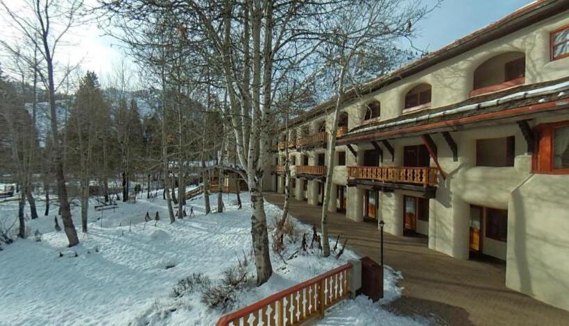 فندق Getaways At Olympic Village Inn