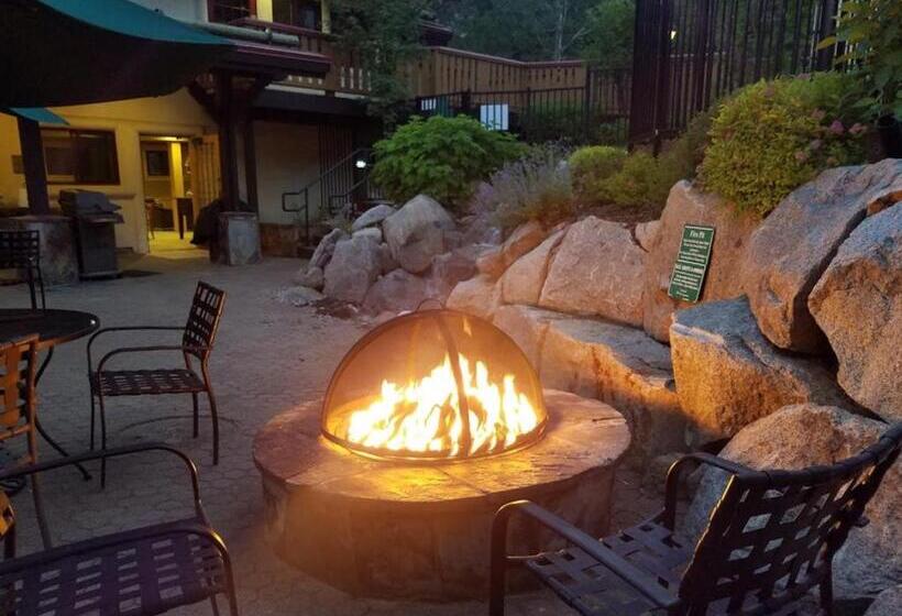 فندق Getaways At Olympic Village Inn